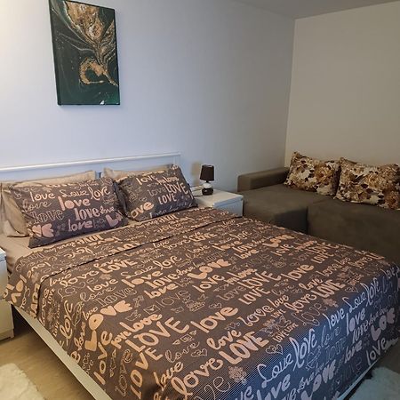 Apartmán Garsoniera Rebecca Tîrgu Ocna Exteriér fotografie