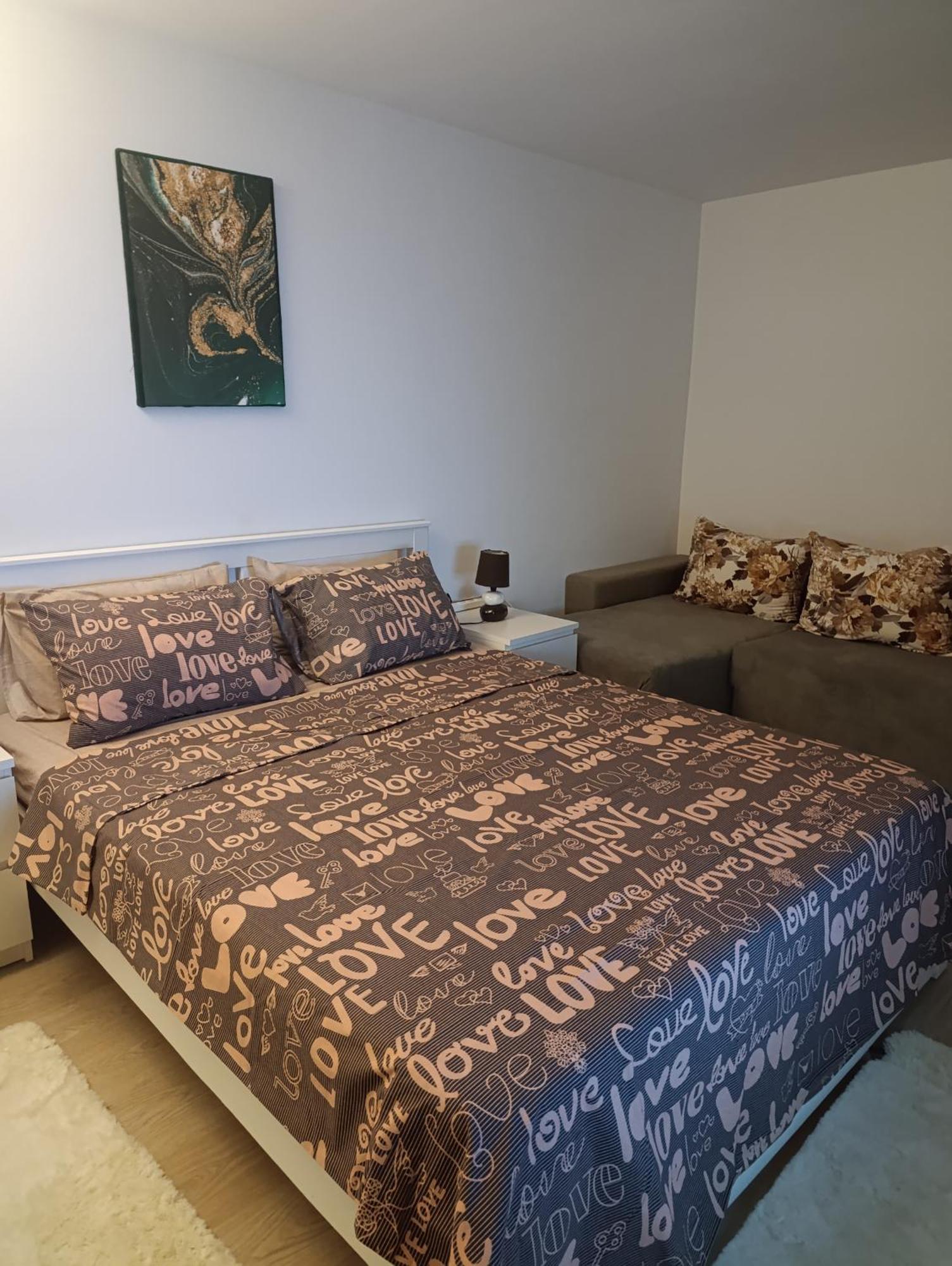 Apartmán Garsoniera Rebecca Tîrgu Ocna Exteriér fotografie